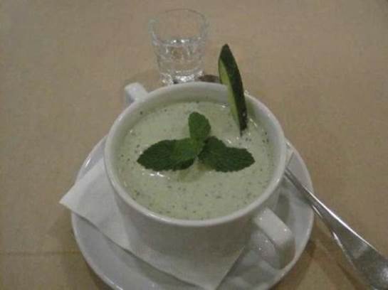 Kurkkukeittoa ja vodkaa