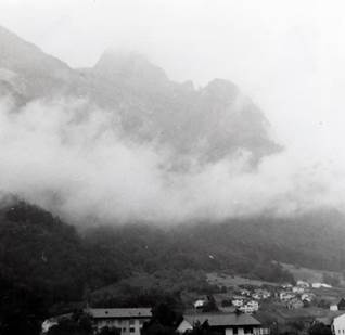 Sveitsi. Edessä Alpit